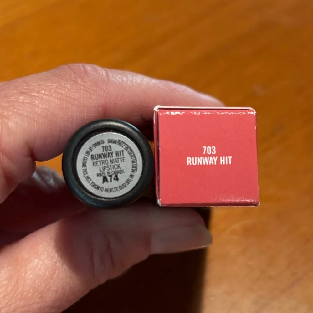 MAC Retro Matte Lipstick Runway Hit